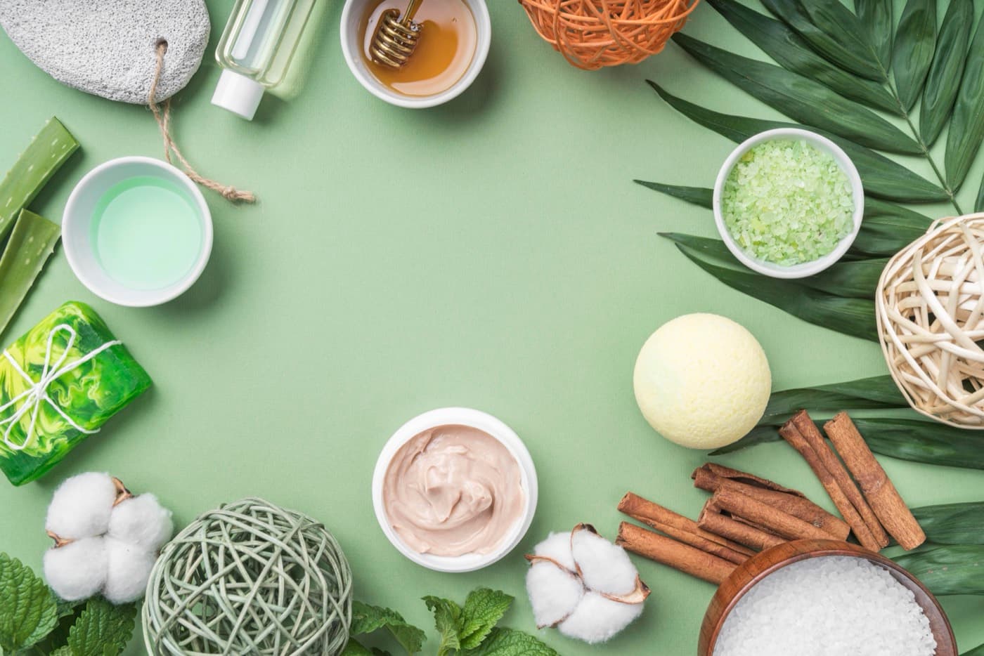 Flaconi e vasetti di cosmetici